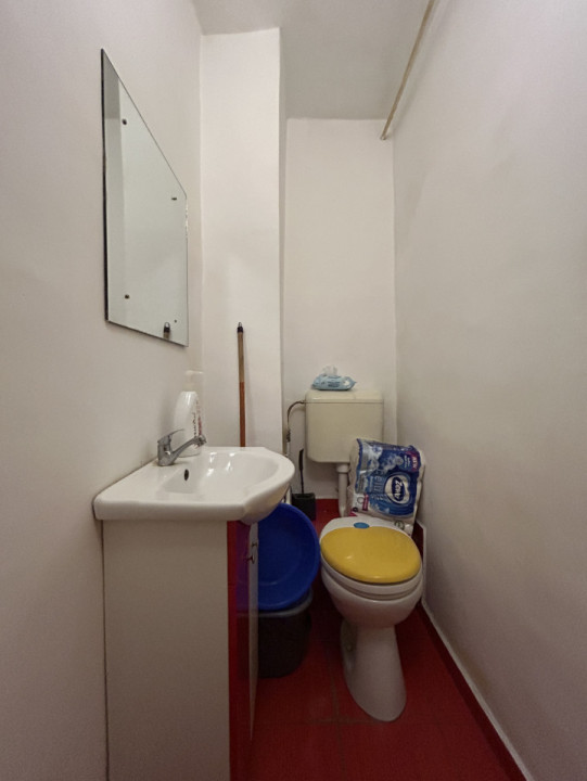 Apartament 4 camere, decomandat, 80mp utili, 2 bai, zona Dambovita 