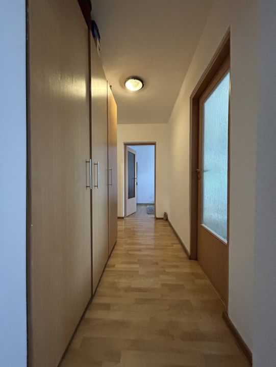 Apartament 4 camere, decomandat, 80mp utili, 2 bai, zona Dambovita 