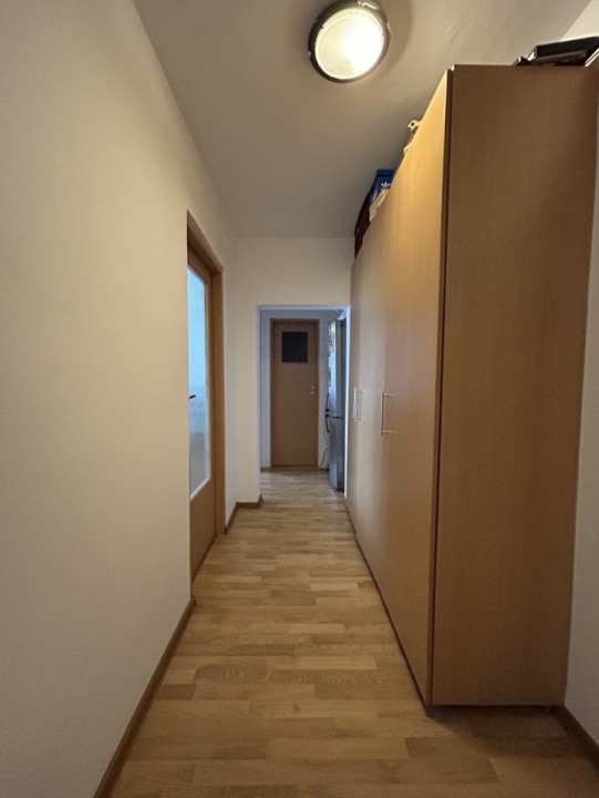 Apartament 4 camere, decomandat, 80mp utili, 2 bai, zona Dambovita 