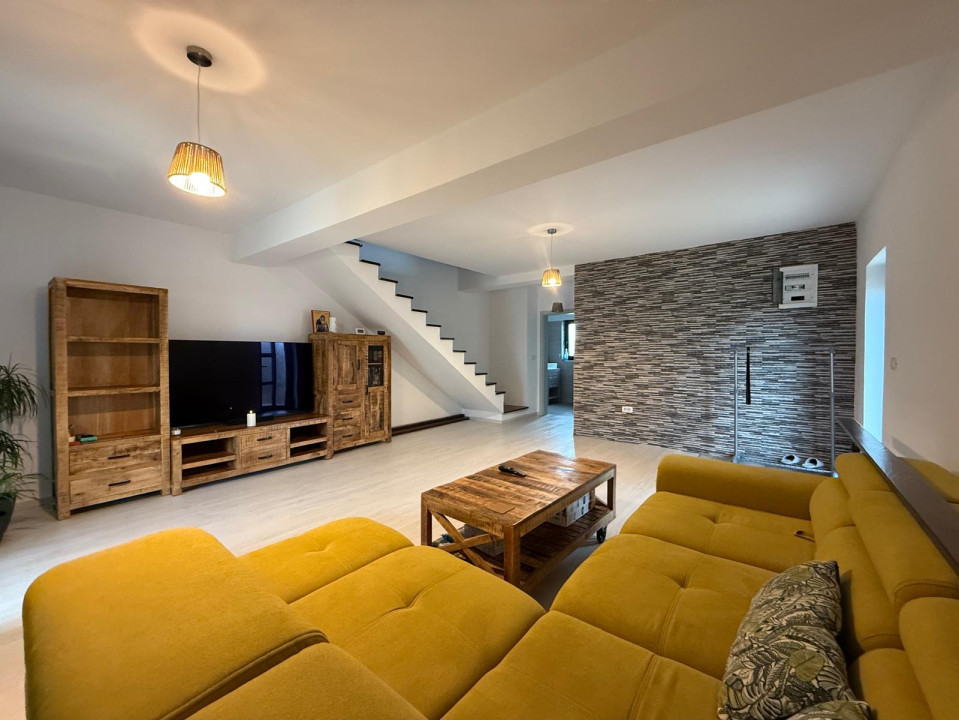 Casa cu 4 camere, 93mp utili, P+1, teren total 327mp - zona Giroc 