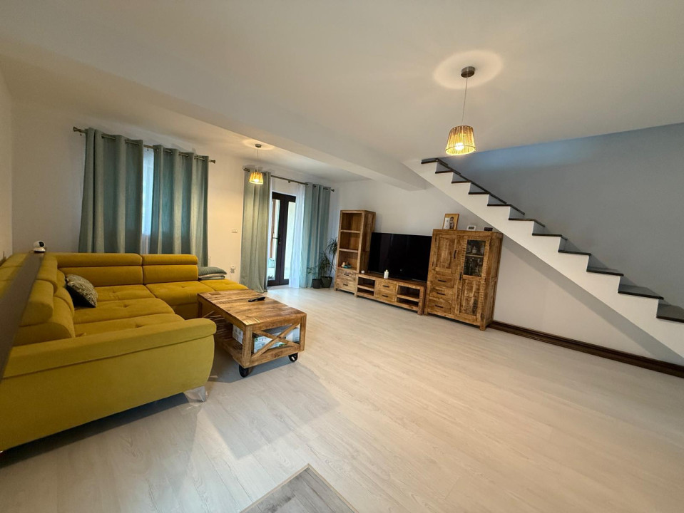 Casa cu 4 camere, 93mp utili, P+1, teren total 327mp - zona Giroc 