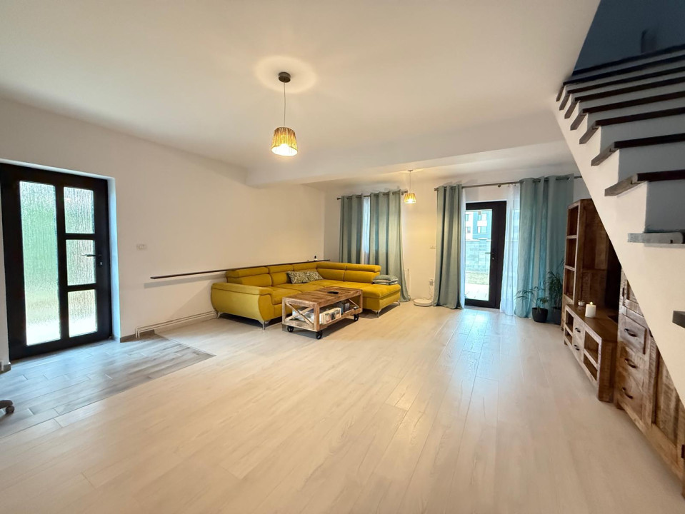 Casa cu 4 camere, 93mp utili, P+1, teren total 327mp - zona Giroc 