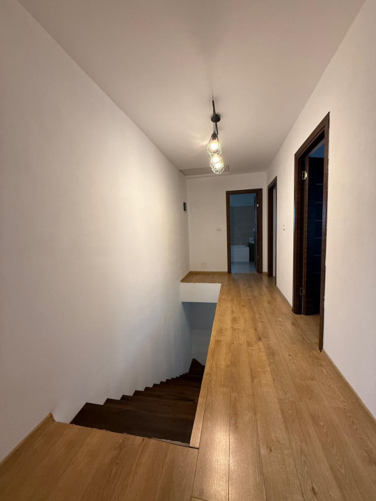 Casa cu 4 camere, 93mp utili, P+1, teren total 327mp - zona Giroc 