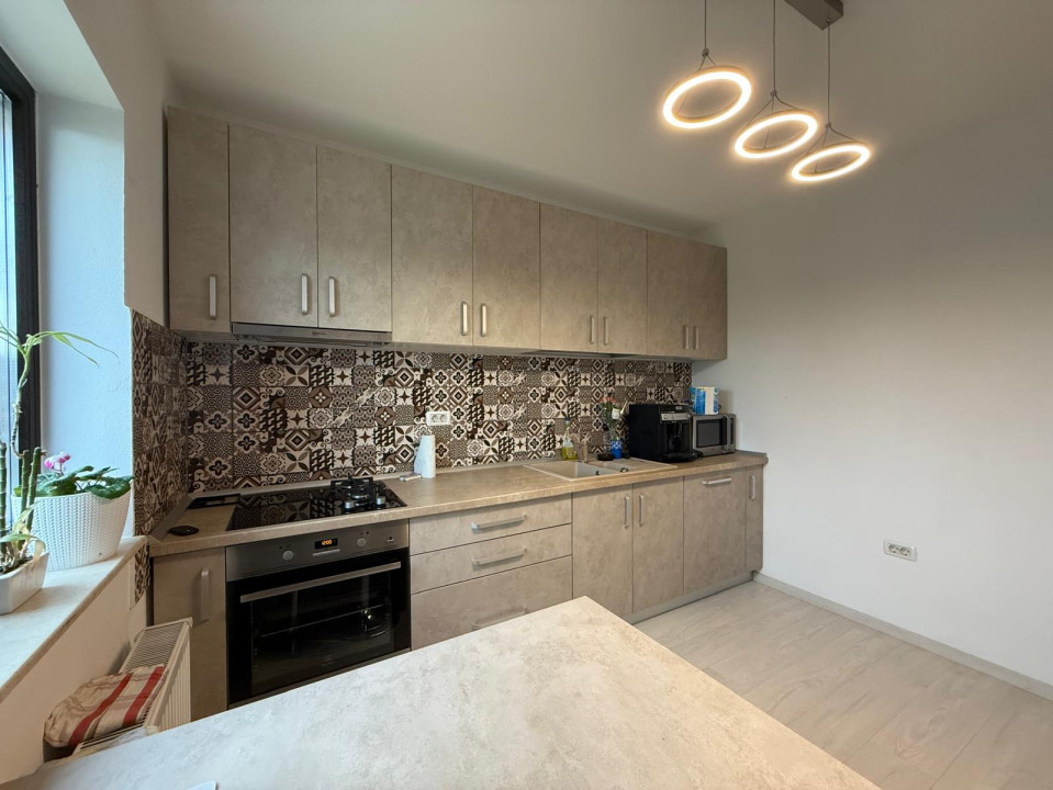 Casa cu 4 camere, 93mp utili, P+1, teren total 327mp - zona Giroc 