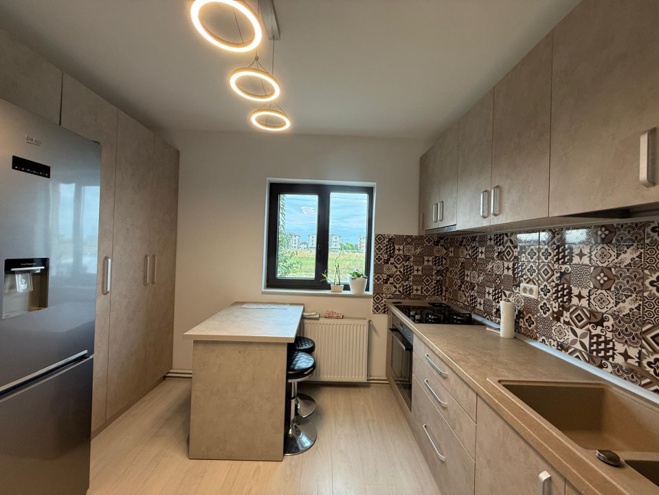 Casa cu 4 camere, 93mp utili, P+1, teren total 327mp - zona Giroc 