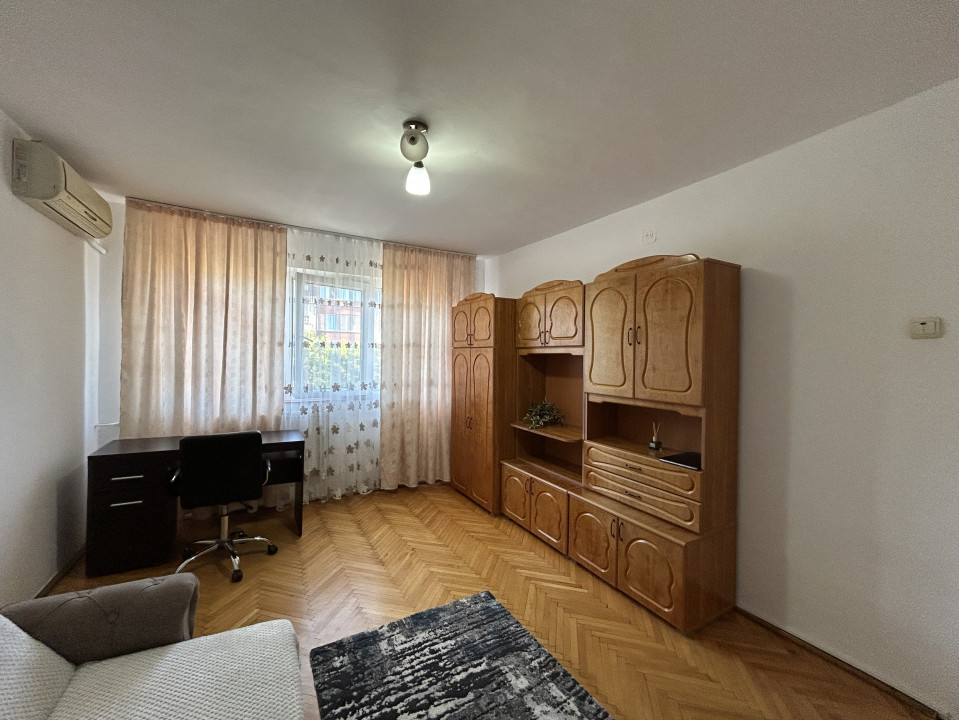 Apartament 2 camere, etaj 3, perfect pentru investit, zona Dambovita 