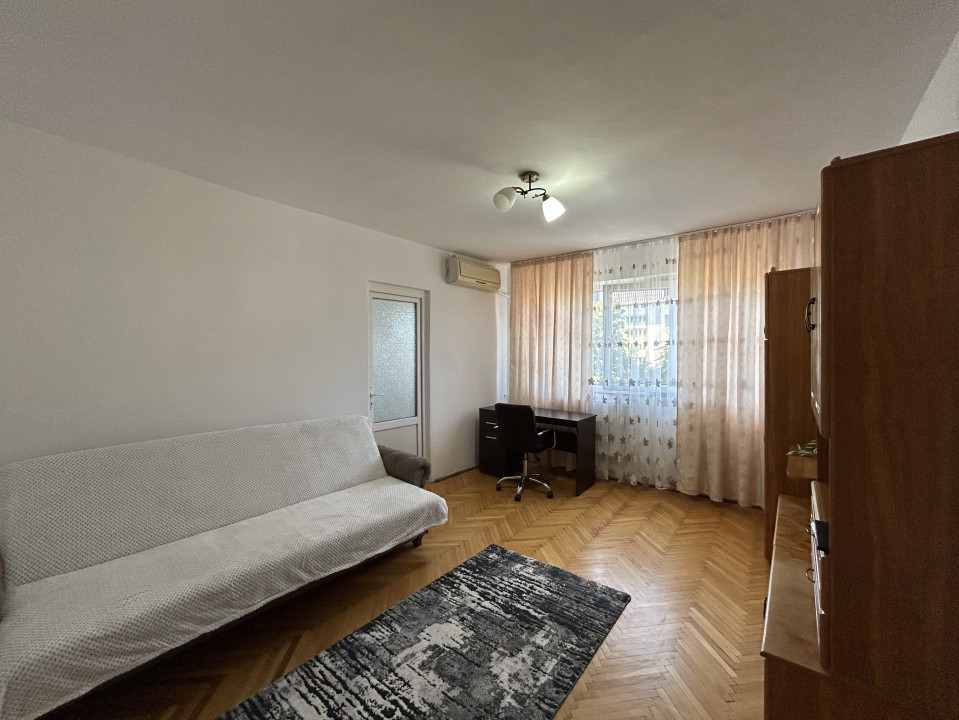 Apartament 2 camere, etaj 3, perfect pentru investit, zona Dambovita 