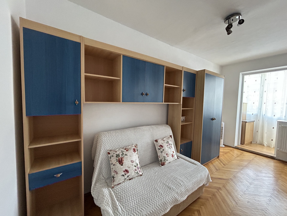 Apartament 2 camere, etaj 3, perfect pentru investit, zona Dambovita 