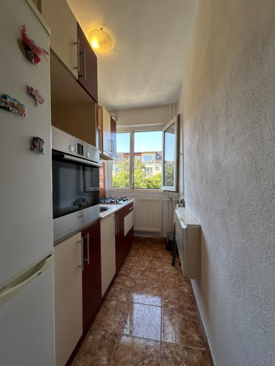 Apartament 2 camere, etaj 3, perfect pentru investit, zona Dambovita 