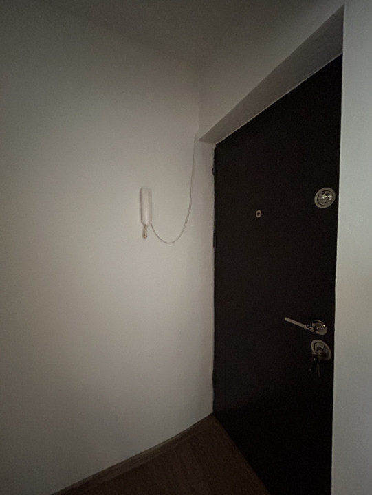 Apartament 2 camere, etaj 3, perfect pentru investit, zona Dambovita 