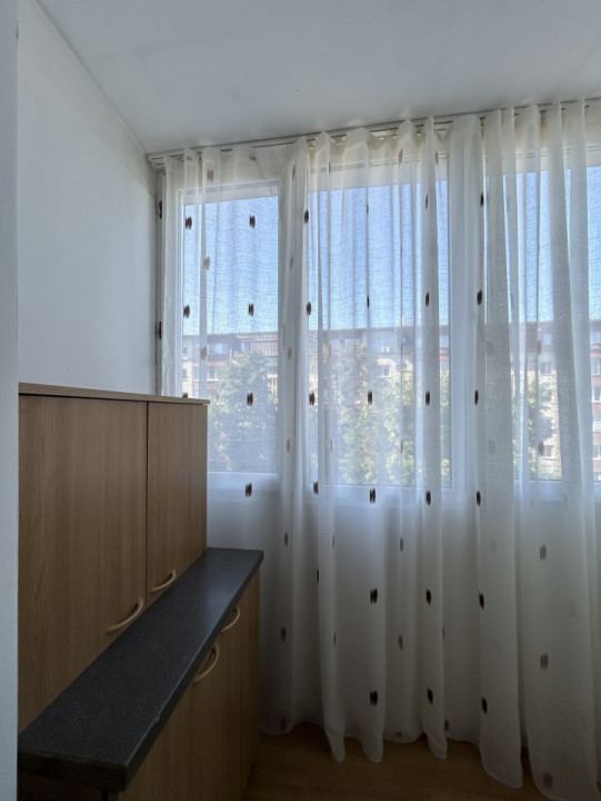 Apartament 2 camere, etaj 3, perfect pentru investit, zona Dambovita 