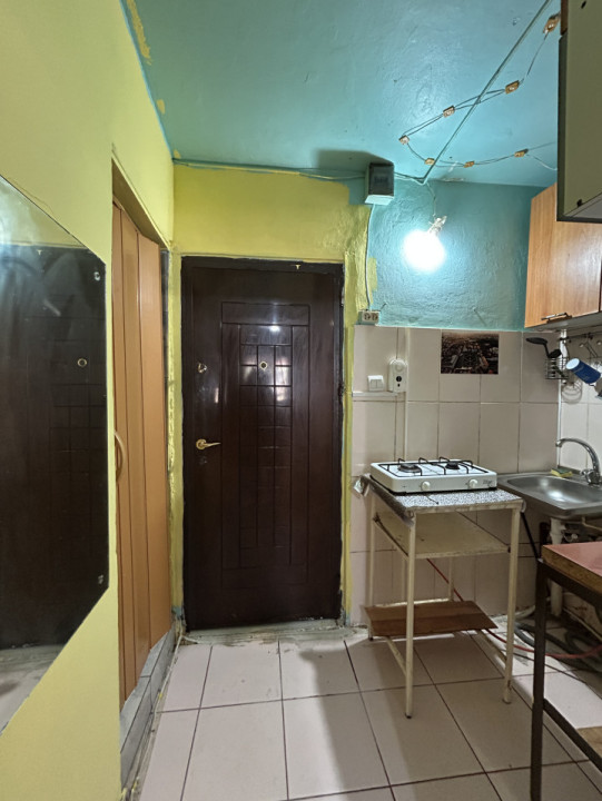 Garsoniera practica, 20mp etaj 4, zona Buziasului