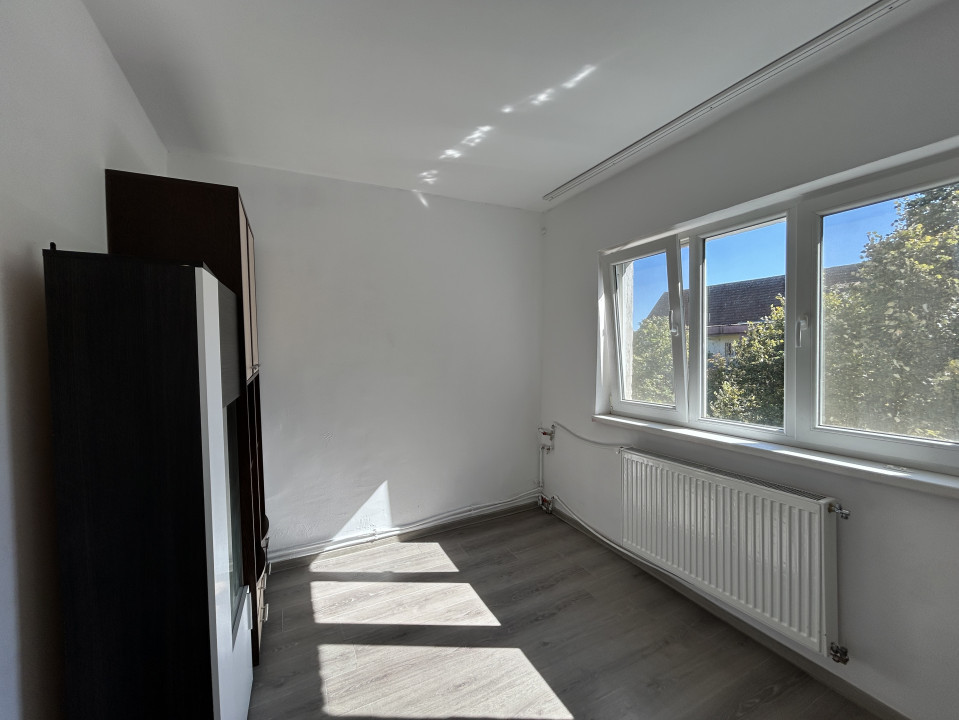 Apartament 2 camere, decomandat, etaj 4, zona Soarelui