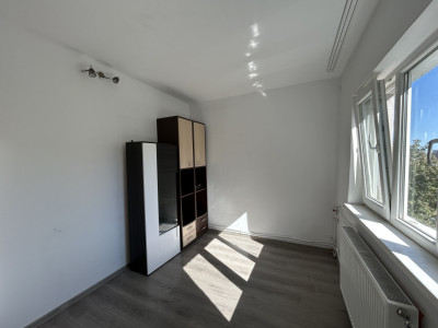 Apartament 2 camere, decomandat, etaj 4, zona Soarelui