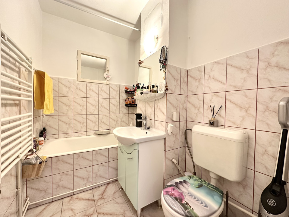 Apartament 2 camere, 46 mp utili, etaj intermediar - zona Lipovei 