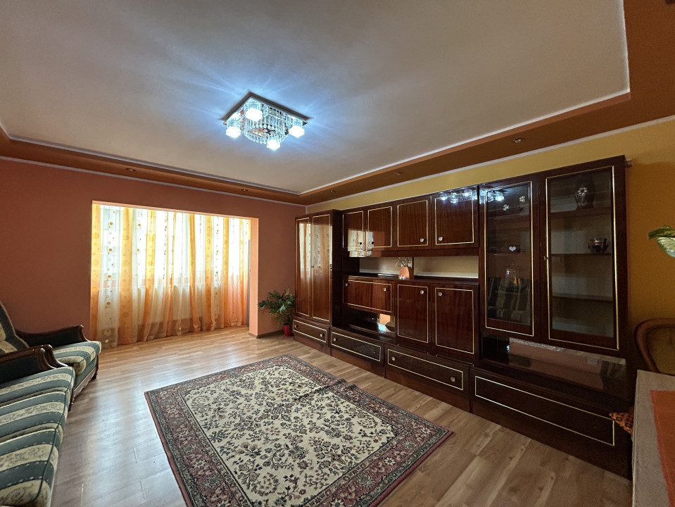 Apartament 3 camere, decomandat, etaj 2, 65mp, 2 bai in zona Sagului 