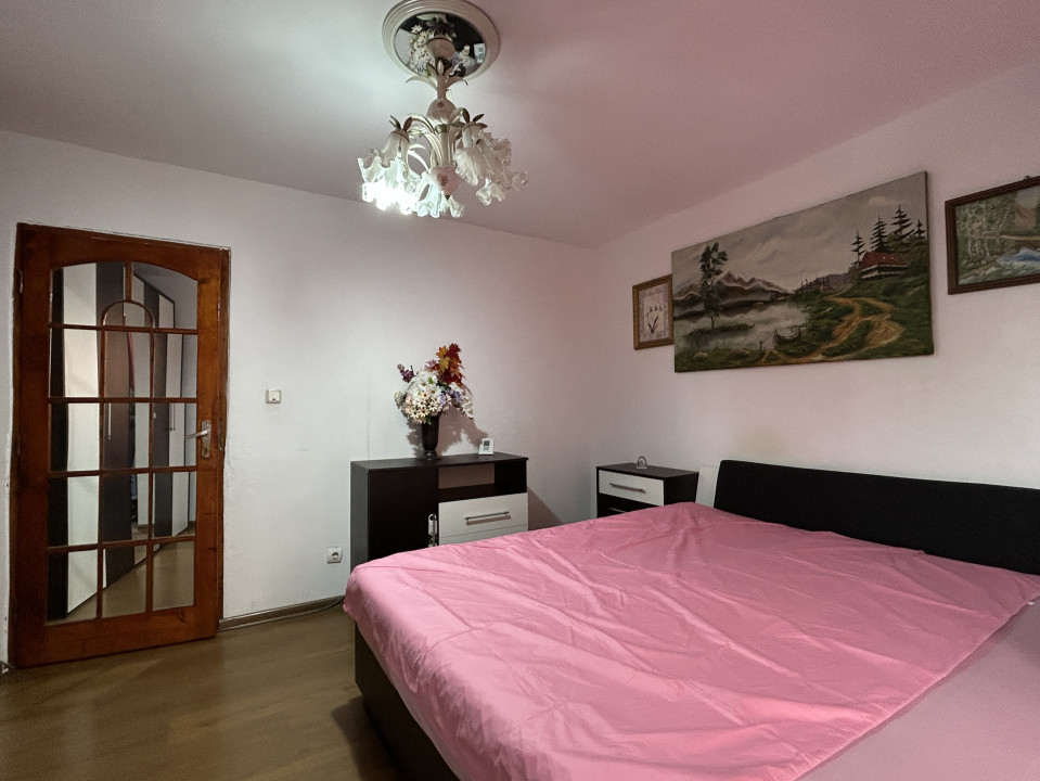 Apartament 3 camere, decomandat, etaj 2, 65mp, 2 bai in zona Sagului 