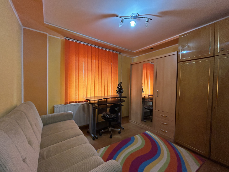 Apartament 3 camere, decomandat, etaj 2, 65mp, 2 bai in zona Sagului 