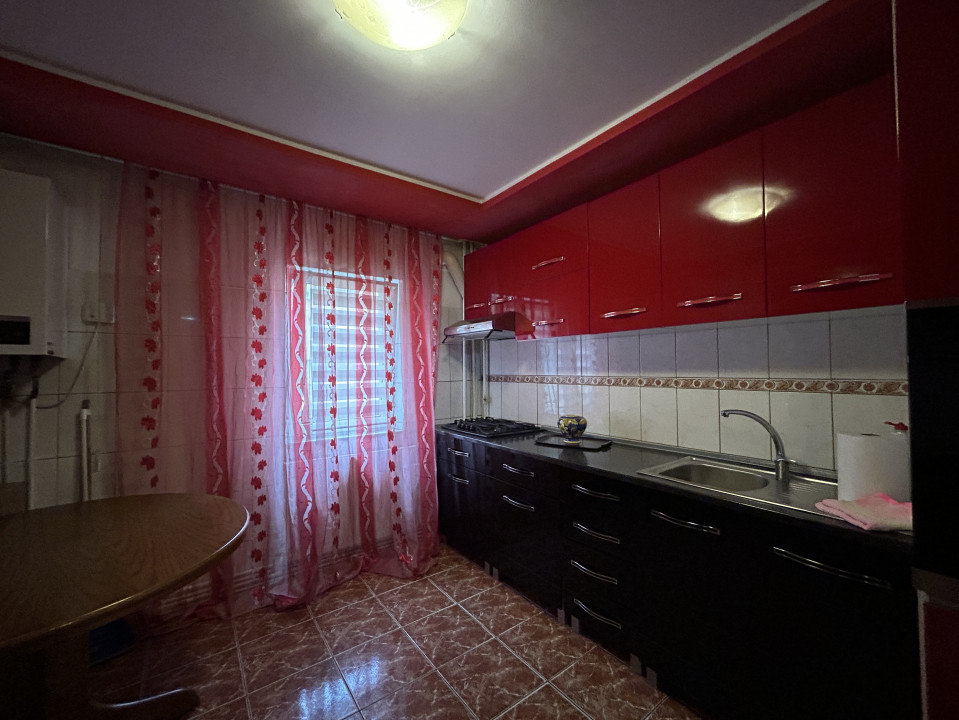 Apartament 3 camere, decomandat, etaj 2, 65mp, 2 bai in zona Sagului 