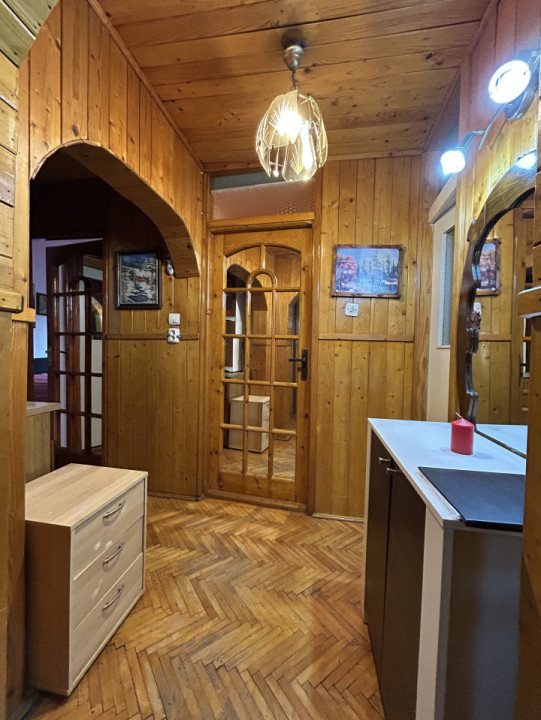 Apartament 3 camere, decomandat, etaj 2, 65mp, 2 bai in zona Sagului 