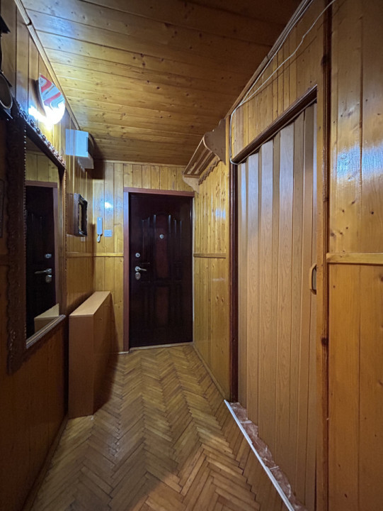 Apartament 3 camere, decomandat, etaj 2, 65mp, 2 bai in zona Sagului 