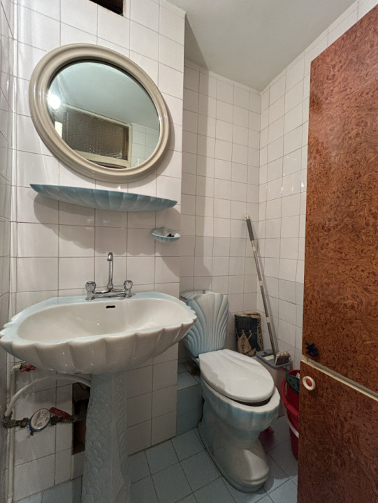 Apartament 3 camere, decomandat, etaj 2, 65mp, 2 bai in zona Sagului 