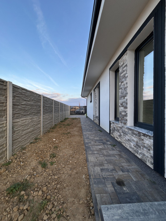 Duplex 3 camere, 89mp utili + 14mp terasa, 297mp teren in Mosnita Noua 