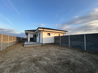 Duplex 3 camere, 89mp utili + 14mp terasa, 297mp teren in Mosnita Noua 