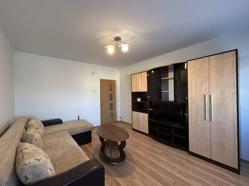 Apartament 2 camere, decomandat, etajul 7, lift, zona Circumvalatiunii