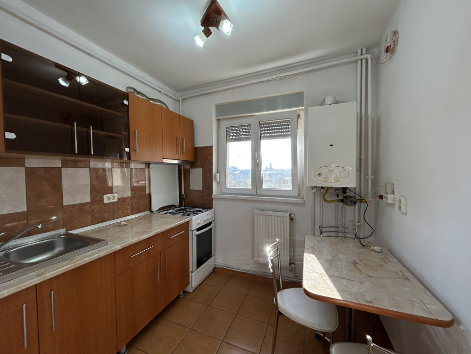 Apartament 2 camere, decomandat, etajul 7, lift, zona Circumvalatiunii
