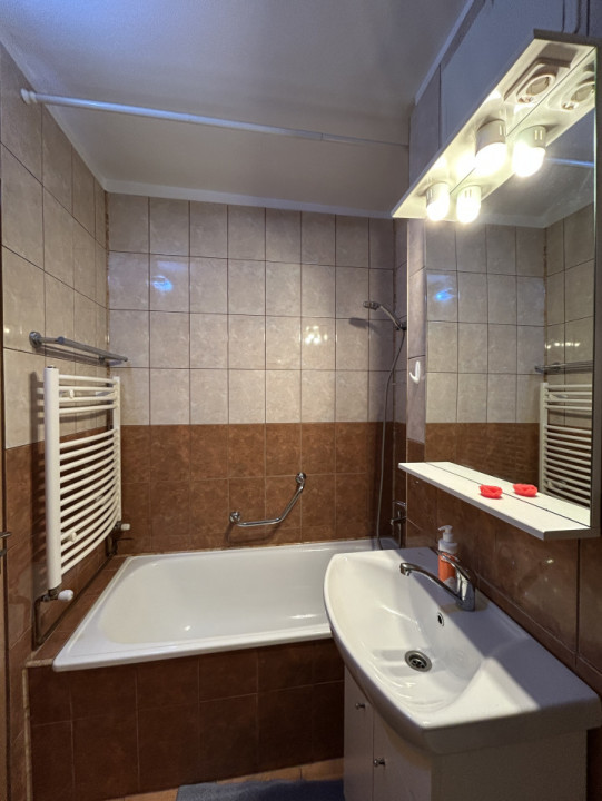 Apartament 2 camere, decomandat, etajul 7, lift, zona Circumvalatiunii