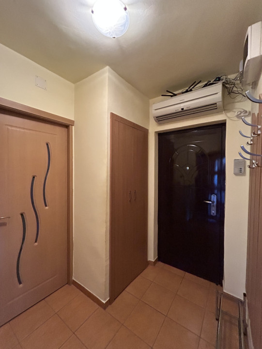 Apartament 2 camere, decomandat, etajul 7, lift, zona Circumvalatiunii