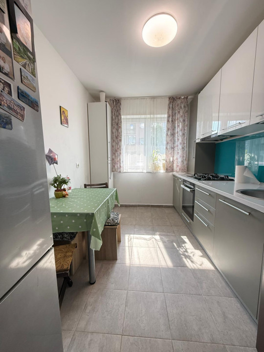 Apartament spatios cu 2 camere, decomandat, 54 mp utili - Giroc