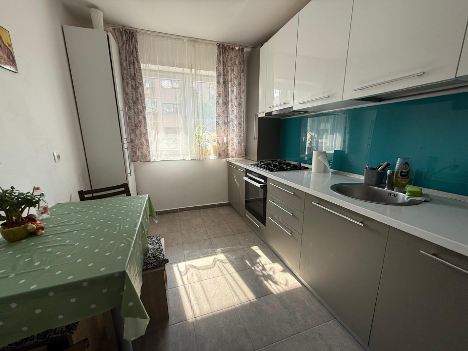 Apartament spatios cu 2 camere, decomandat, 54 mp utili - Giroc