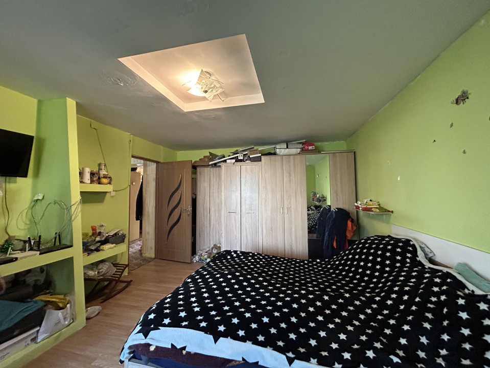 Apartament 4 camere, decomandat, etajul 1, 2 bai, zona Steaua