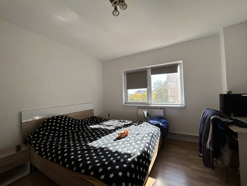 Apartament 4 camere, decomandat, etajul 1, 2 bai, zona Steaua