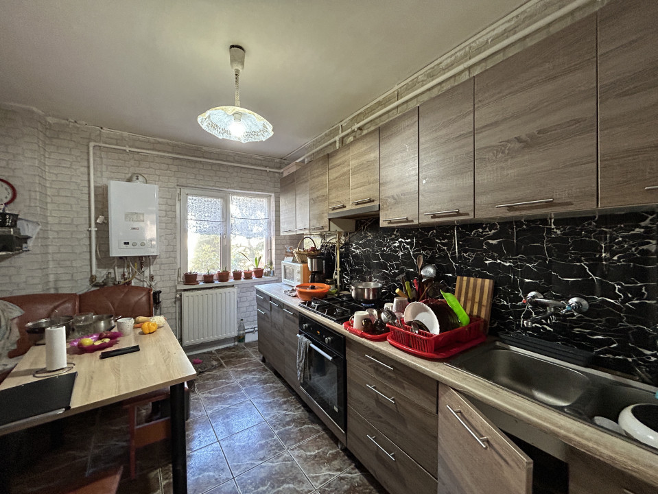 Apartament 4 camere, decomandat, etajul 1, 2 bai, zona Steaua