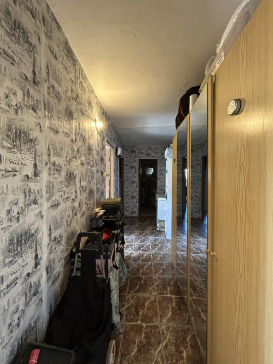 Apartament 4 camere, decomandat, etajul 1, 2 bai, zona Steaua