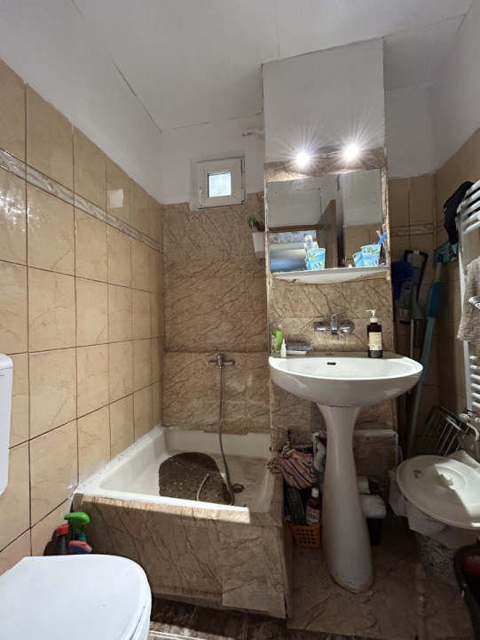 Apartament 4 camere, decomandat, etajul 1, 2 bai, zona Steaua