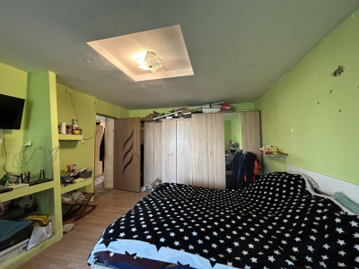 Apartament 4 camere, decomandat, etajul 1, 2 bai, zona Steaua