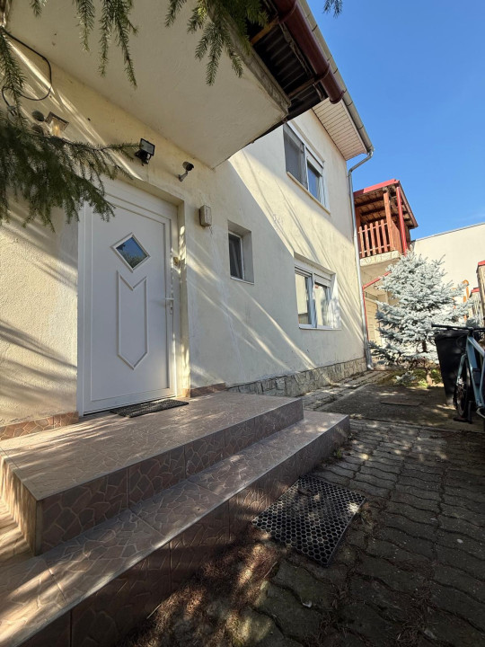 Casa individuala, 7 camere, parter+mansarda, 220 mp - Braytim