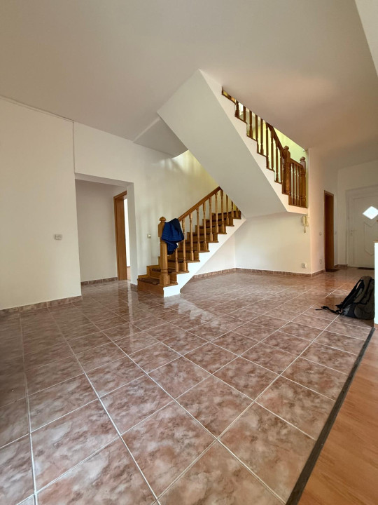 Casa individuala, 7 camere, parter+mansarda, 220 mp - Braytim