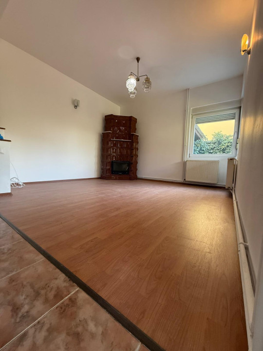 Casa individuala, 7 camere, parter+mansarda, 220 mp - Braytim