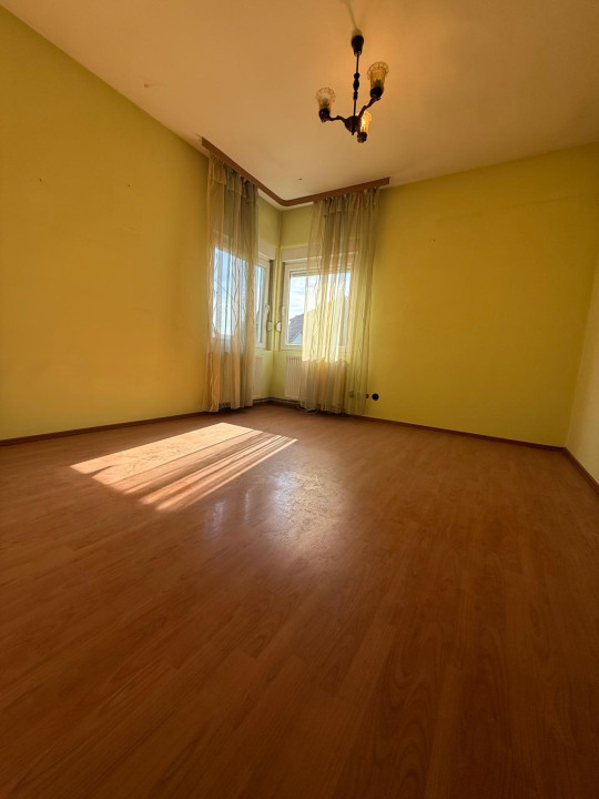 Casa individuala, 7 camere, parter+mansarda, 220 mp - Braytim