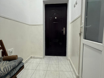 Garsoniera practica, renovata recent, 13 m, parter - Calea Buziasului
