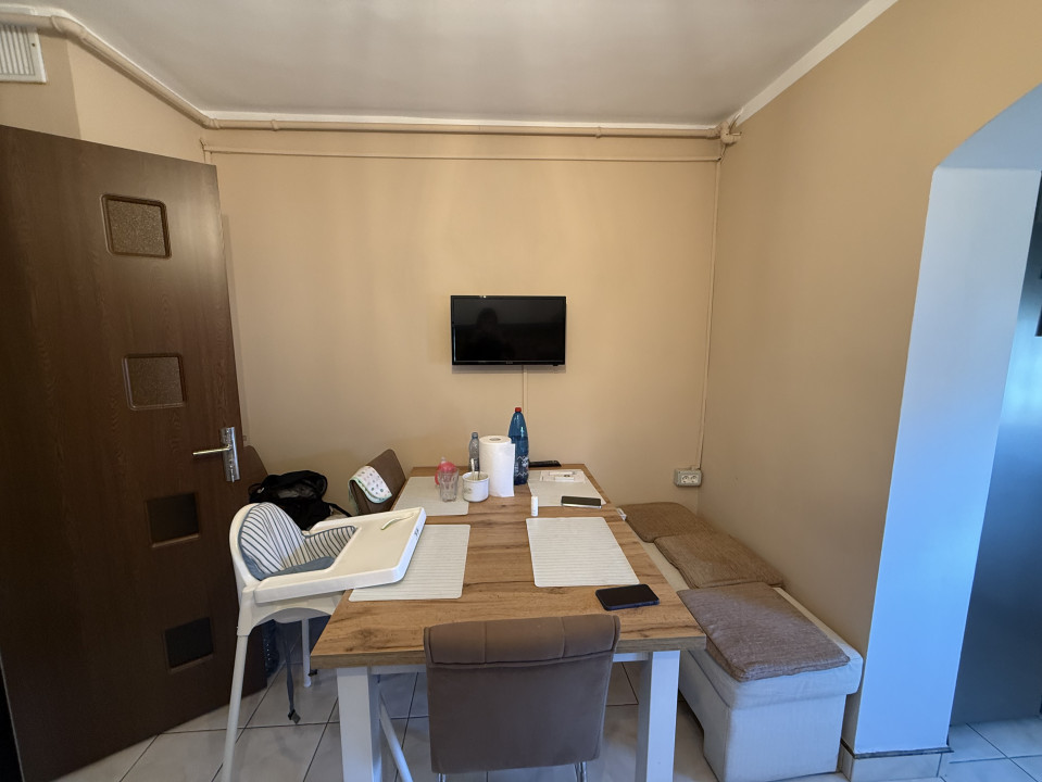 Apartament spatios cu 3 camere, decomandat, 65 mp utili + balcon 3 mp - Soarelui