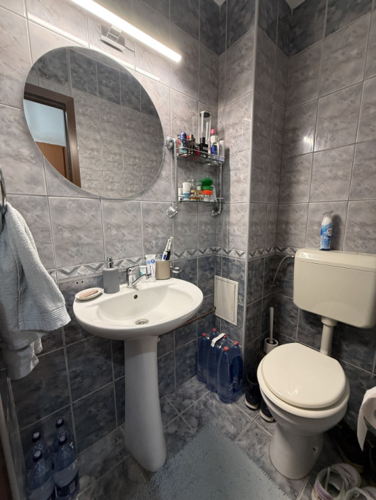 Apartament spatios cu 3 camere, decomandat, 65 mp utili + balcon 3 mp - Soarelui