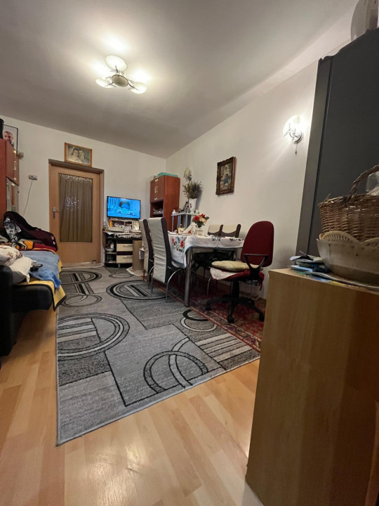 Casa 43 mp, cu curte comuna - zona Timocului