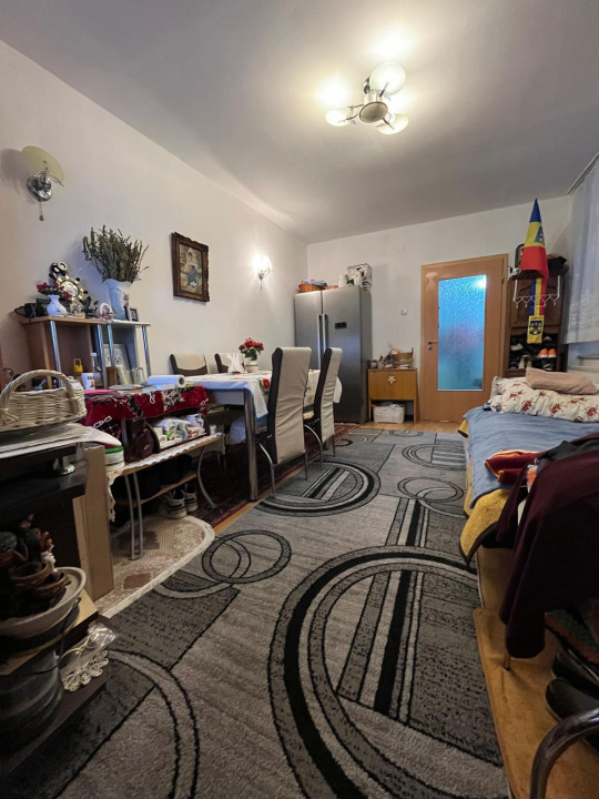 Casa 43 mp, cu curte comuna - zona Timocului