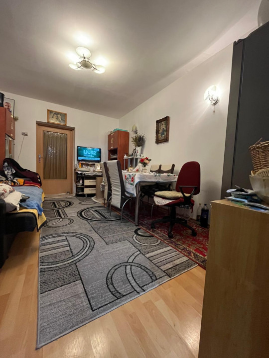 Casa 43 mp, cu curte comuna - zona Timocului